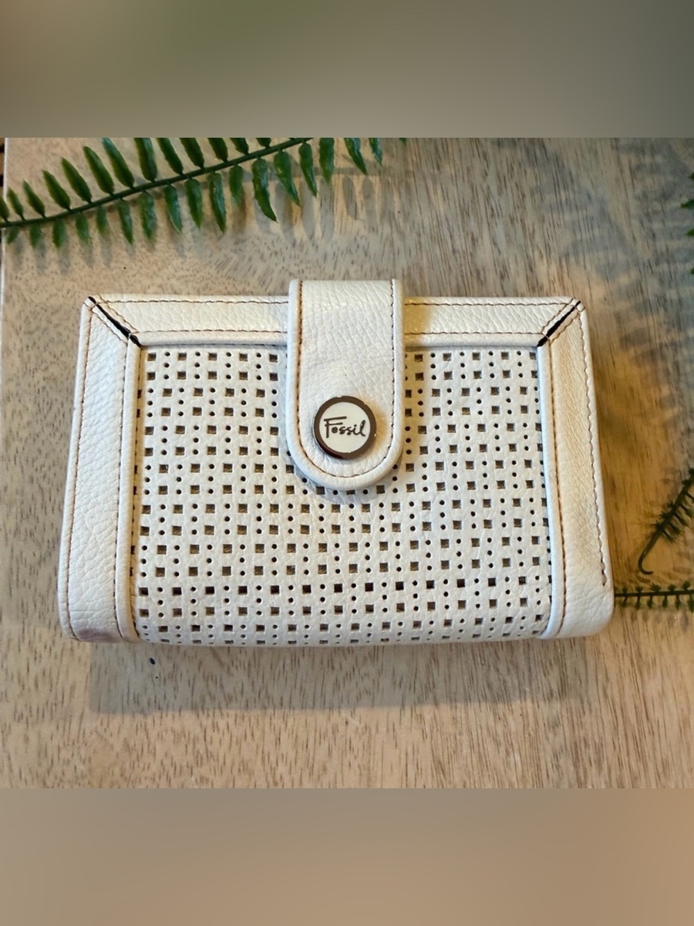 FOSSIL leather Perforated white Wallet Never Used